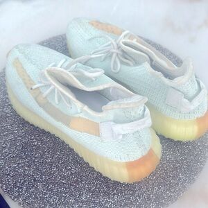 Yeezy 350 mint & cream 
9.5 men